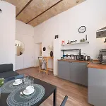 Elena's - Piramide Metro Station Apartment Rom