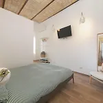 Apartment Elena's - Piramide Metro Station *